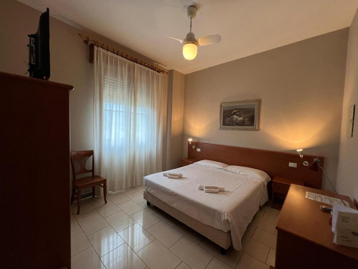 Hotel Adriatico Borgo Fosso Ghiaia Esterno foto