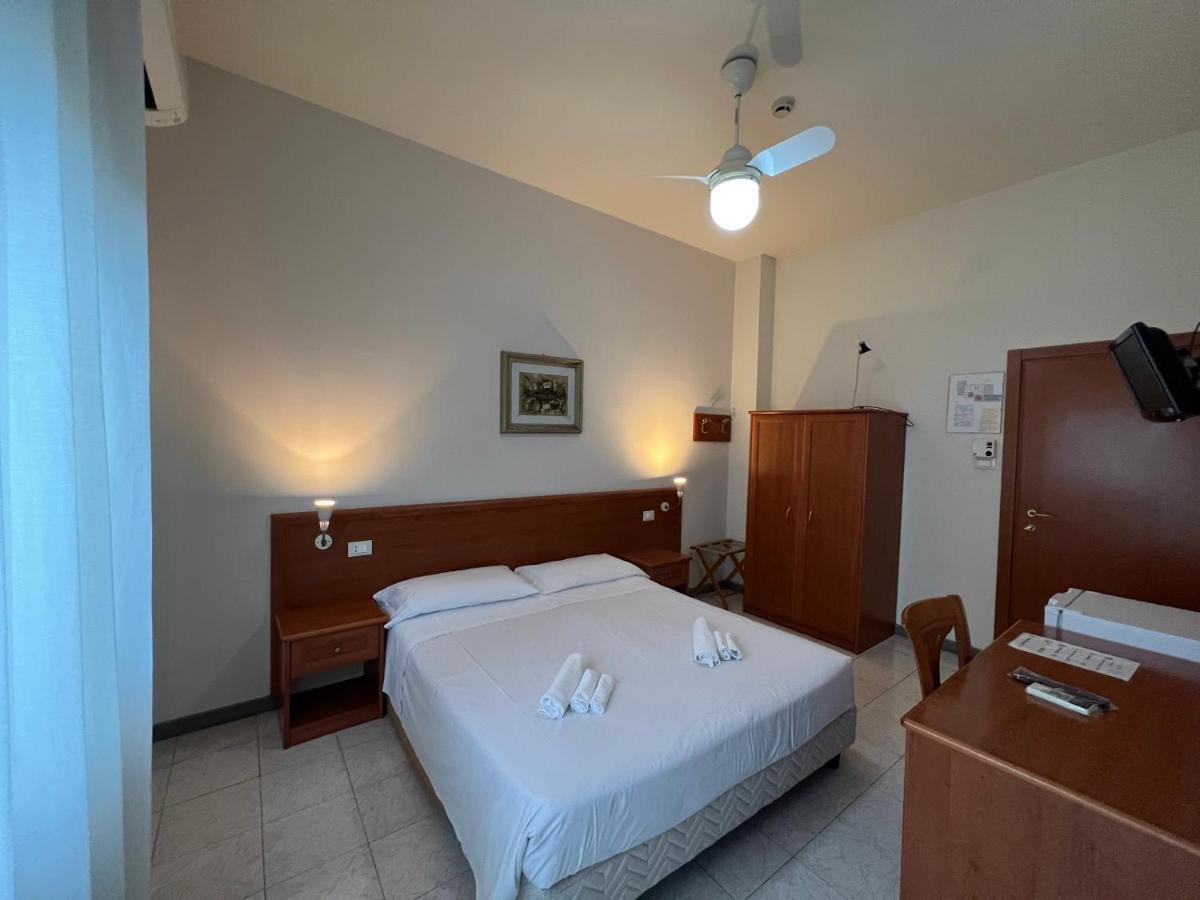 Hotel Adriatico Borgo Fosso Ghiaia Esterno foto