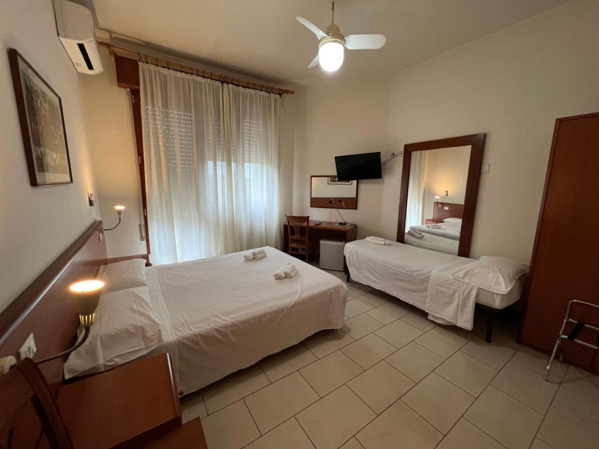 Hotel Adriatico Borgo Fosso Ghiaia Esterno foto