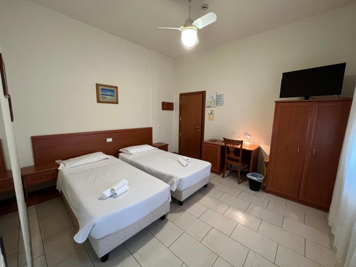 Hotel Adriatico Borgo Fosso Ghiaia Esterno foto