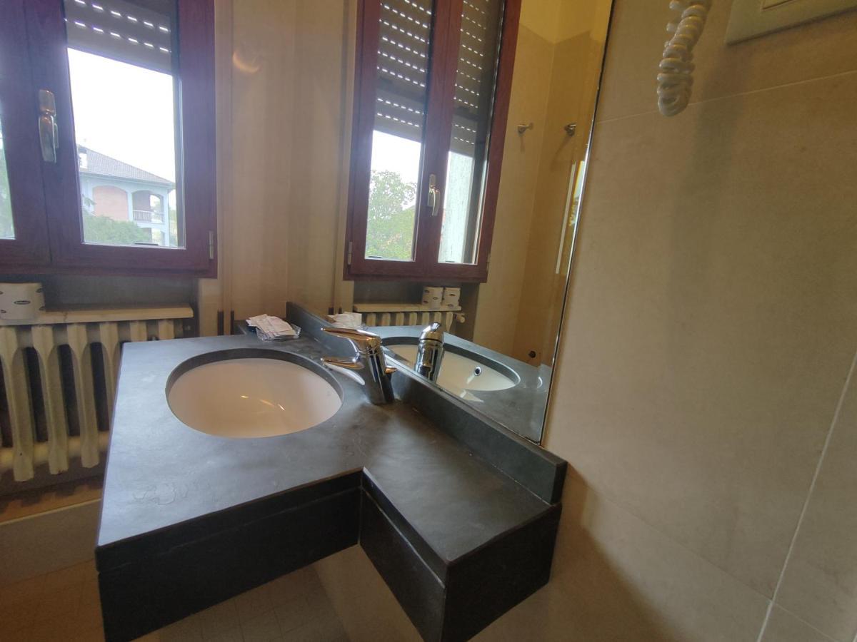 Hotel Adriatico Borgo Fosso Ghiaia Esterno foto
