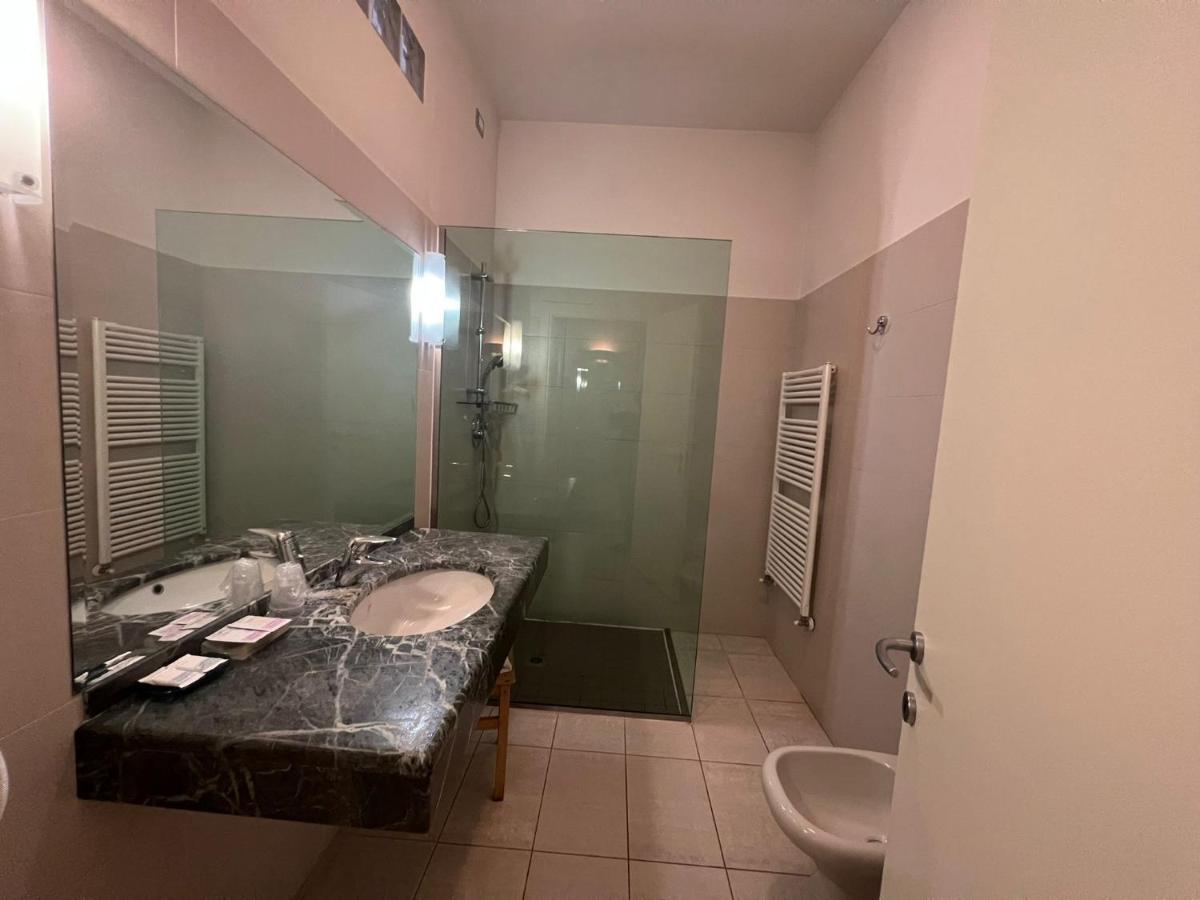 Hotel Adriatico Borgo Fosso Ghiaia Esterno foto