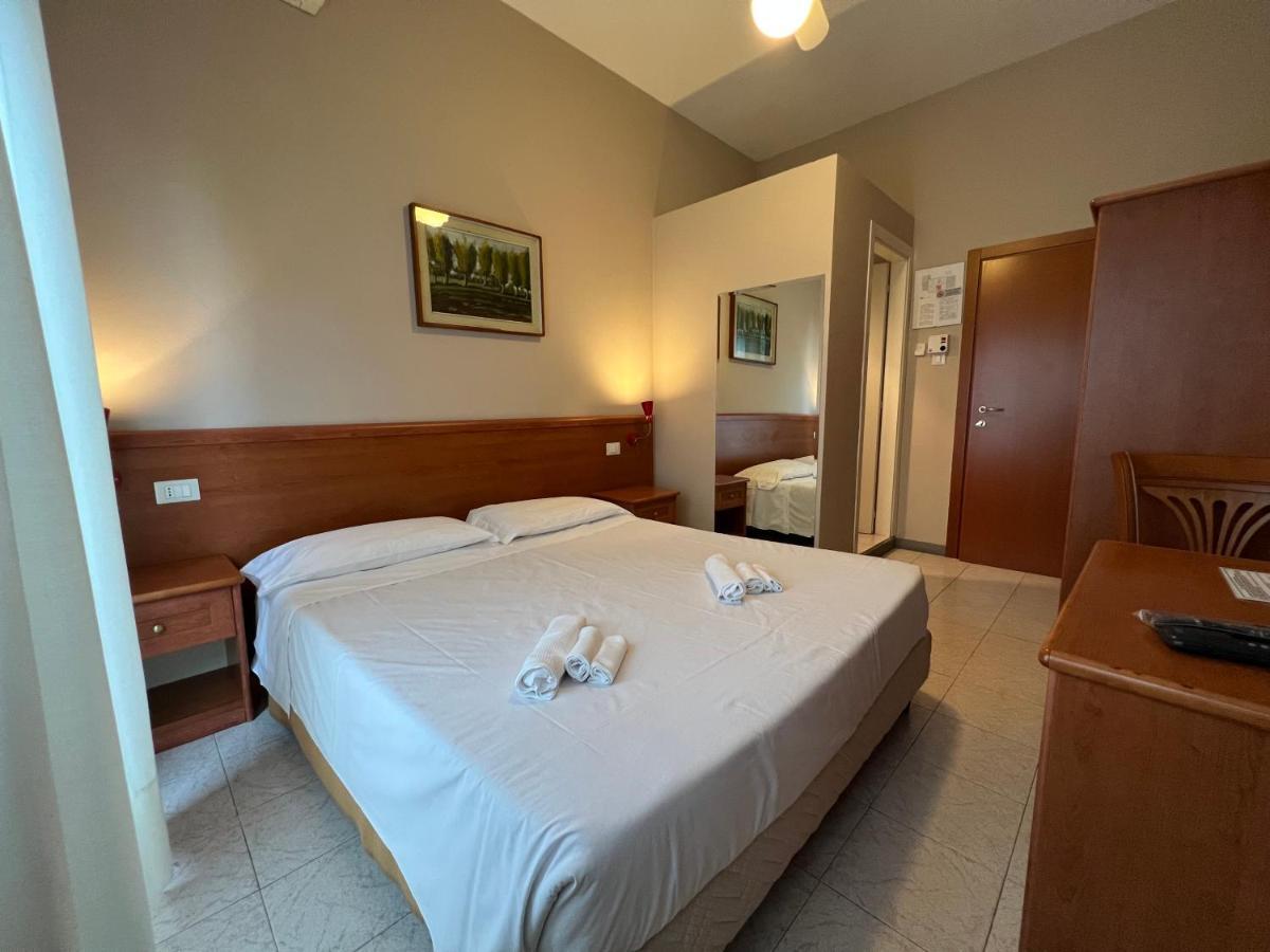 Hotel Adriatico Borgo Fosso Ghiaia Esterno foto