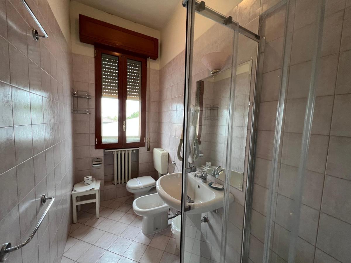 Hotel Adriatico Borgo Fosso Ghiaia Esterno foto