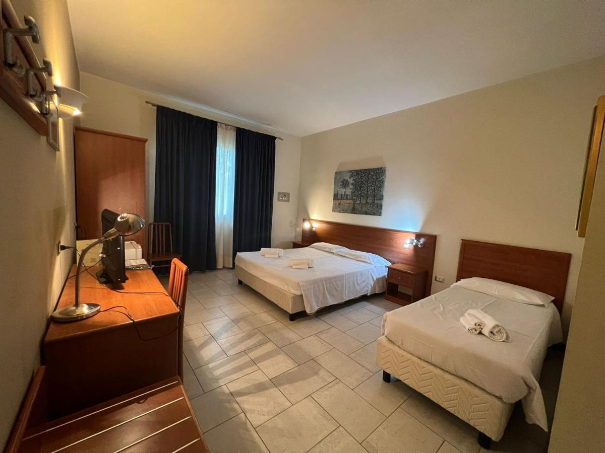 Hotel Adriatico Borgo Fosso Ghiaia Esterno foto