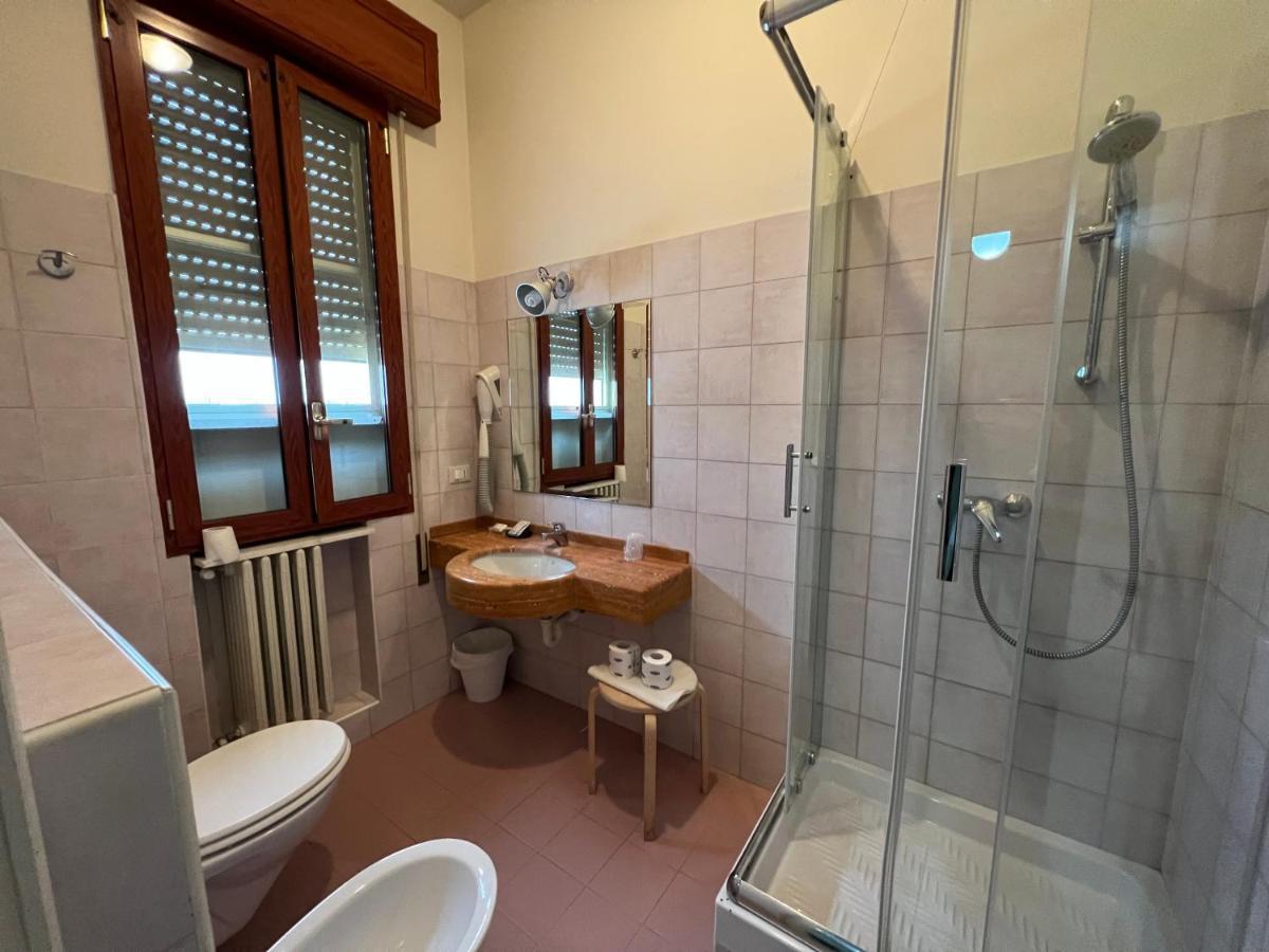 Hotel Adriatico Borgo Fosso Ghiaia Esterno foto