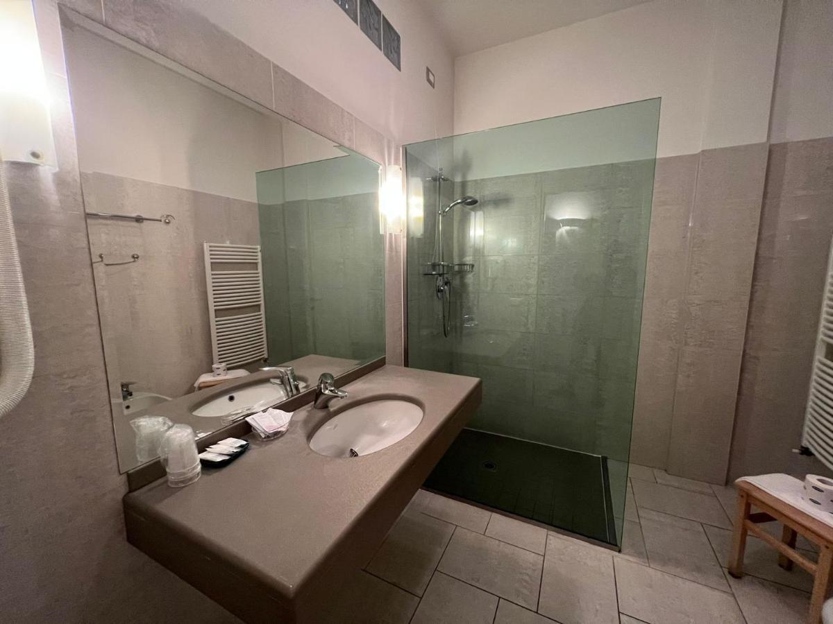 Hotel Adriatico Borgo Fosso Ghiaia Esterno foto