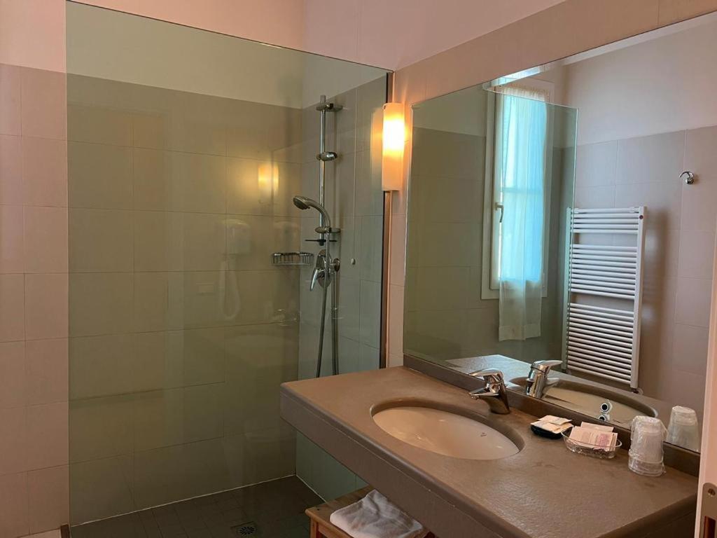 Hotel Adriatico Borgo Fosso Ghiaia Esterno foto