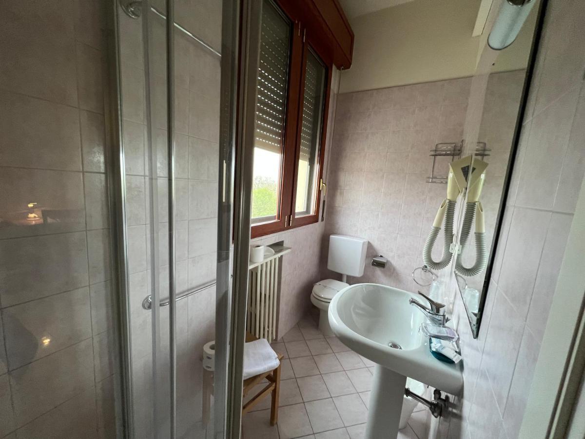 Hotel Adriatico Borgo Fosso Ghiaia Esterno foto