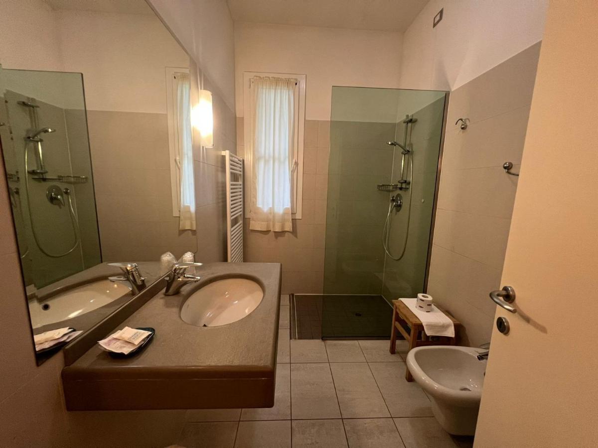 Hotel Adriatico Borgo Fosso Ghiaia Esterno foto