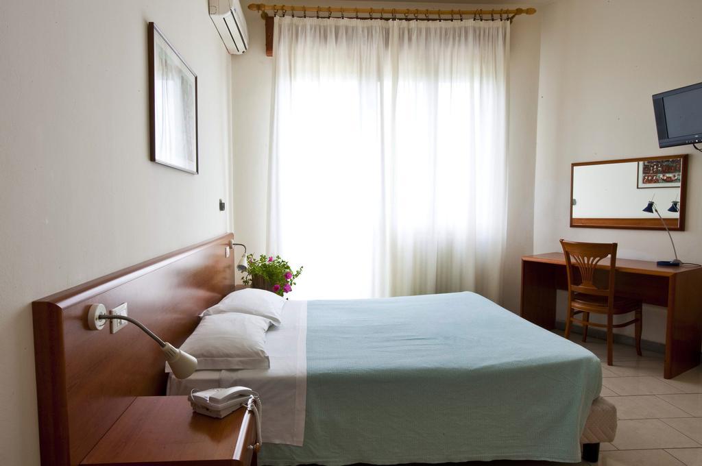 Hotel Adriatico Borgo Fosso Ghiaia Camera foto