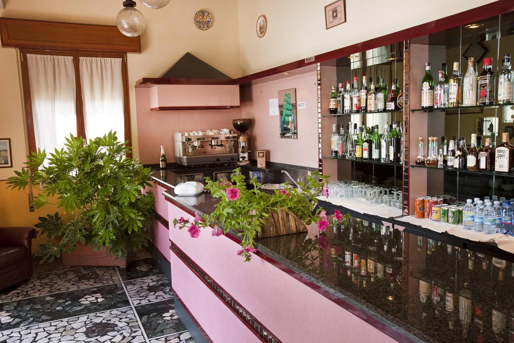 Hotel Adriatico Borgo Fosso Ghiaia Esterno foto